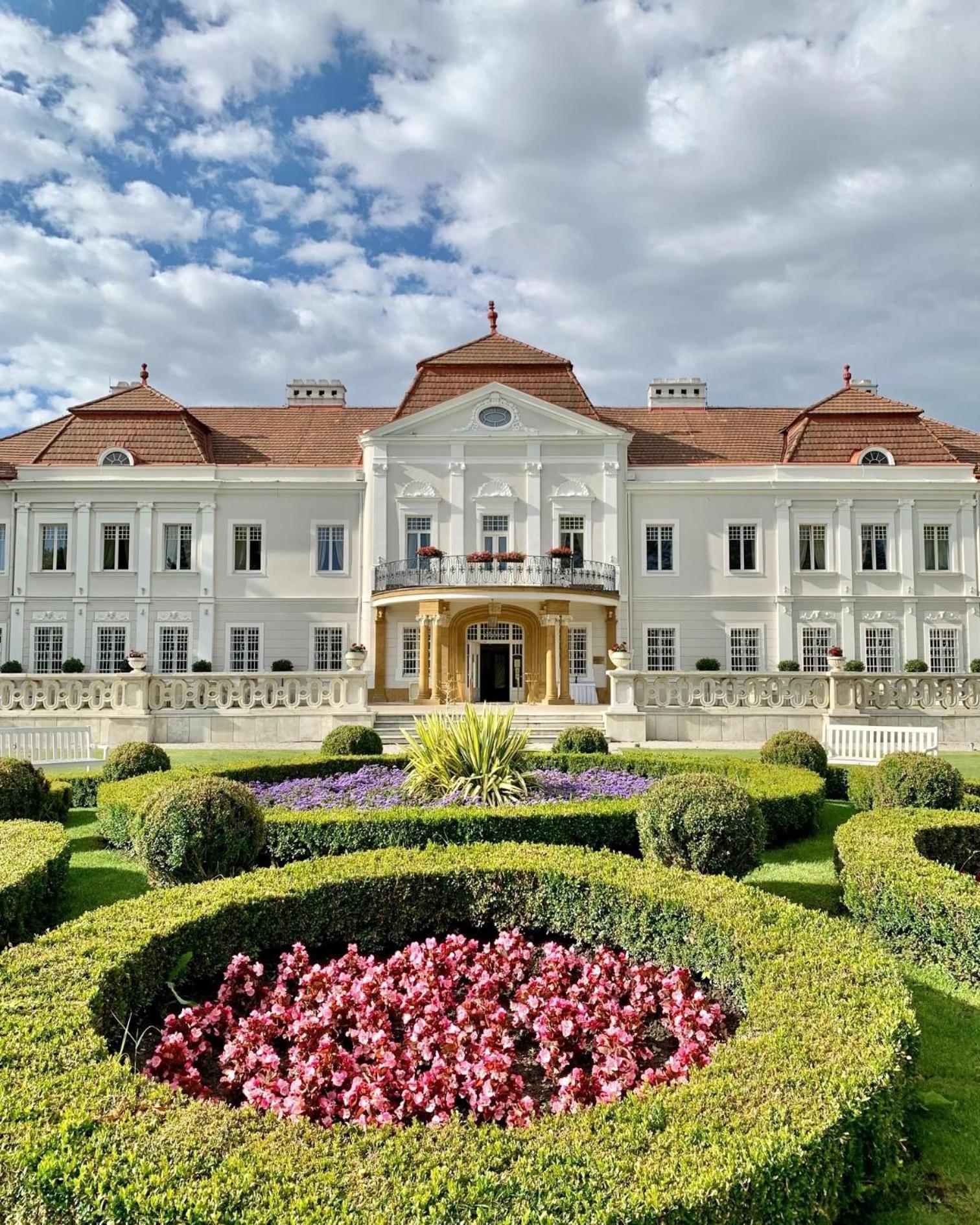 Art Hotel Kastiel Tomášov Exteriör bild