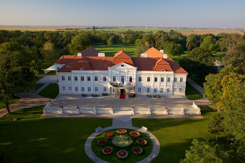 Art Hotel Kastiel Tomášov Exteriör bild