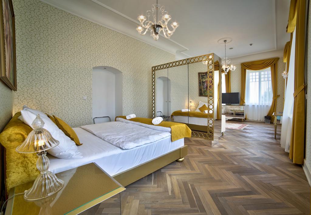 Art Hotel Kastiel Tomášov Exteriör bild
