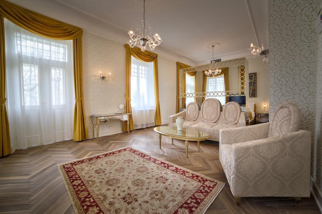 Art Hotel Kastiel Tomášov Exteriör bild