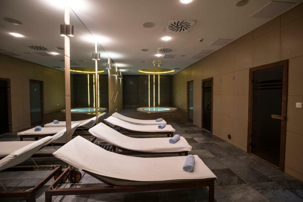 Art Hotel Kastiel Tomášov Exteriör bild