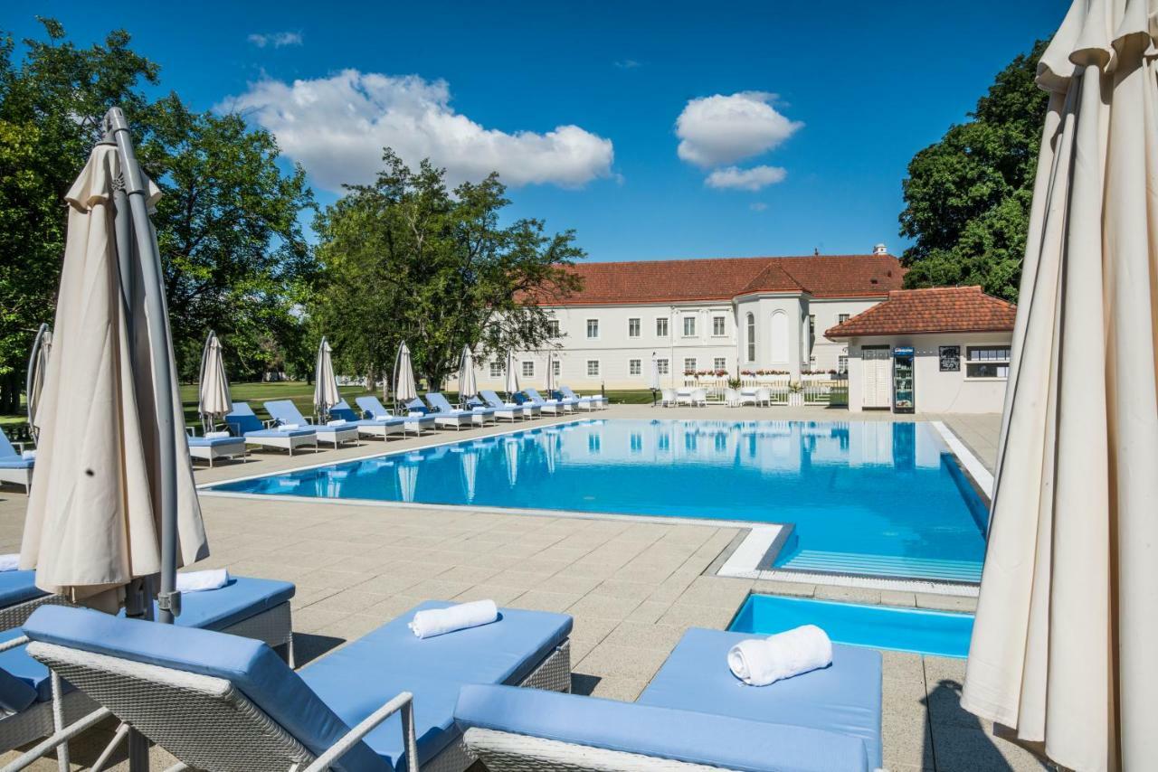 Art Hotel Kastiel Tomášov Exteriör bild