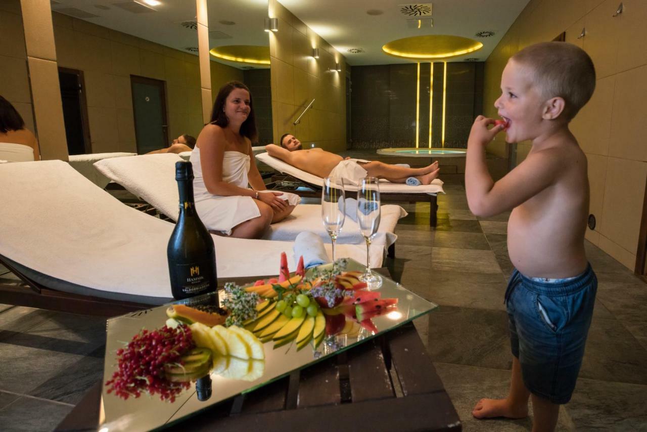 Art Hotel Kastiel Tomášov Exteriör bild