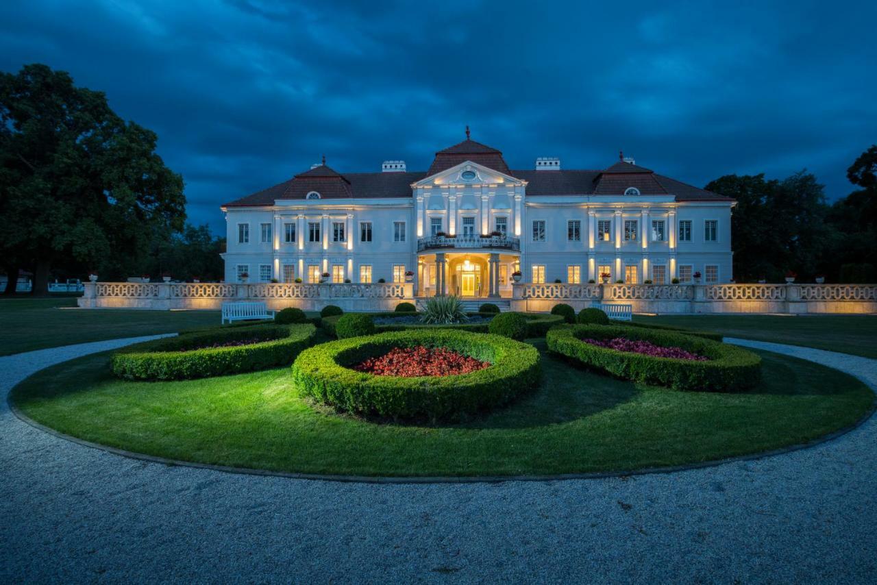 Art Hotel Kastiel Tomášov Exteriör bild